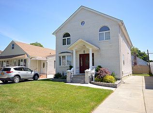 8051 266th St, Glen Oaks, NY 11004