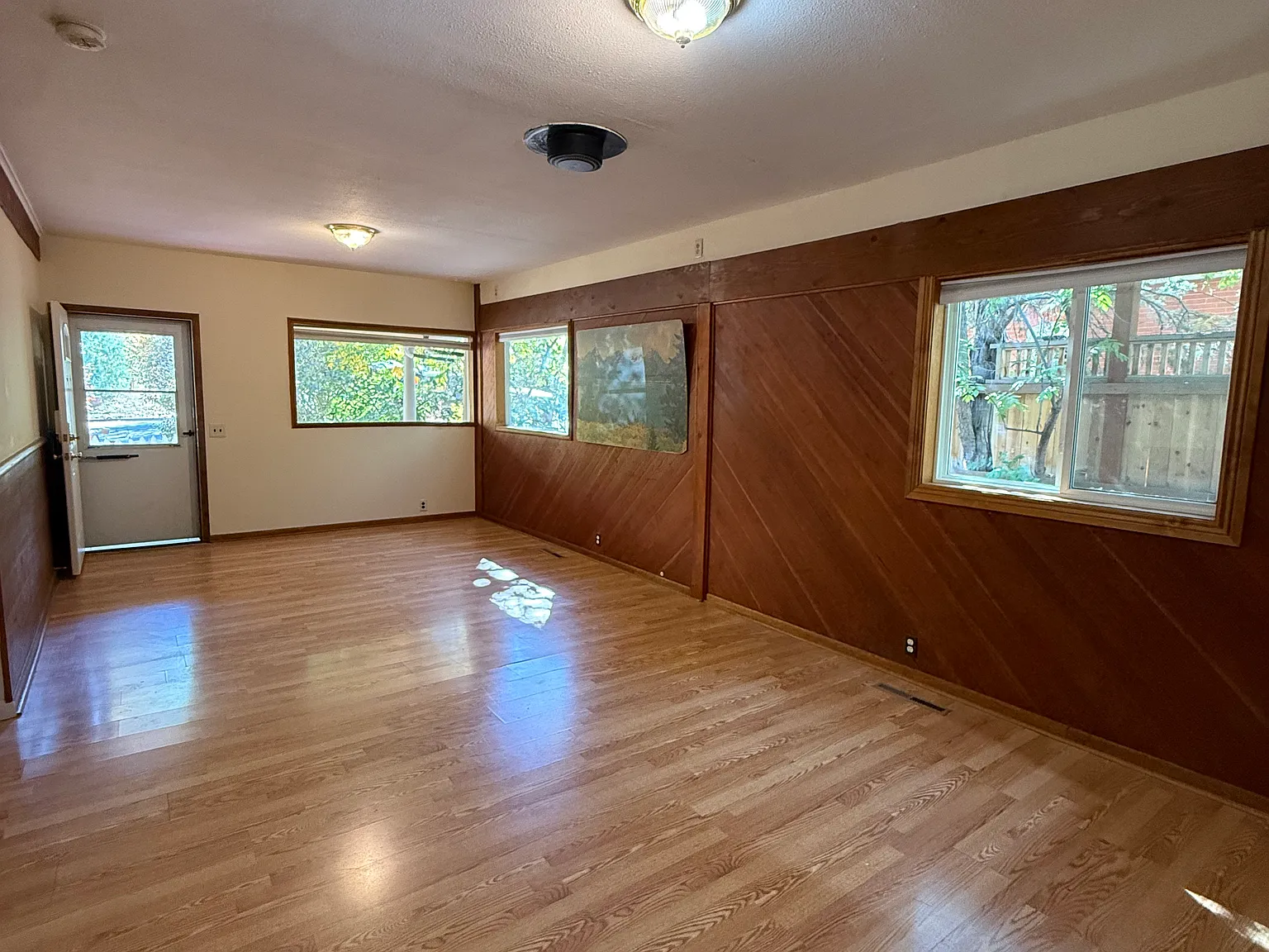 4 bed, 1400 sqft, $4,195 — Photo 2