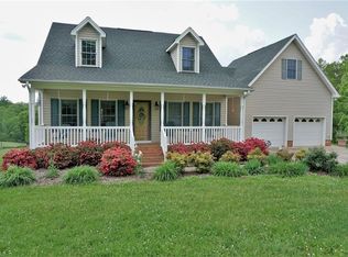 6422 Two Turtle Ln, East Bend, NC 27018