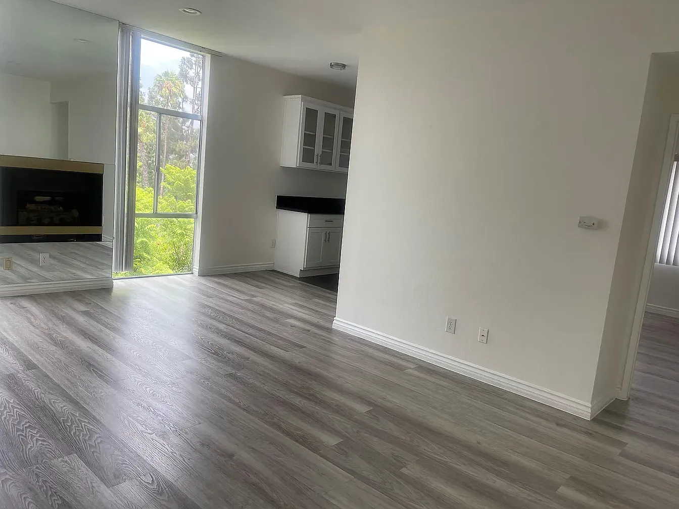 2 bed, 1000 sqft, $3,195 — Photo 2