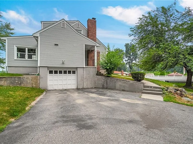 51 Ambrose St — Photo 6