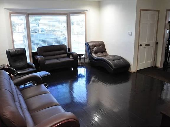 5th image of 17635 Welby Way