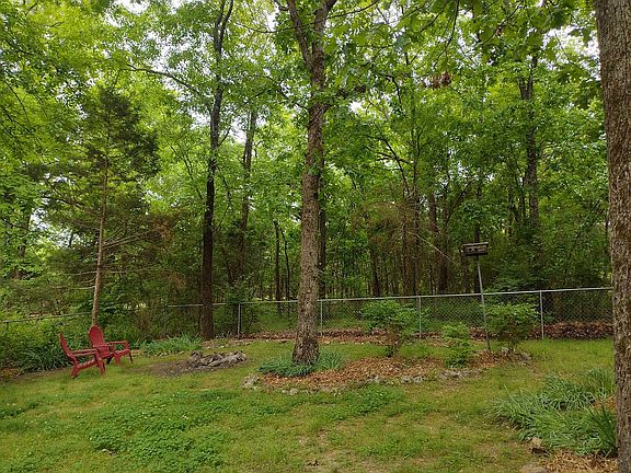 3rd image of 807 Locust Ave