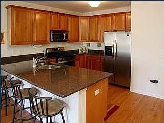 Upgraded Kitchen,Steel appliances,42inch cabinets