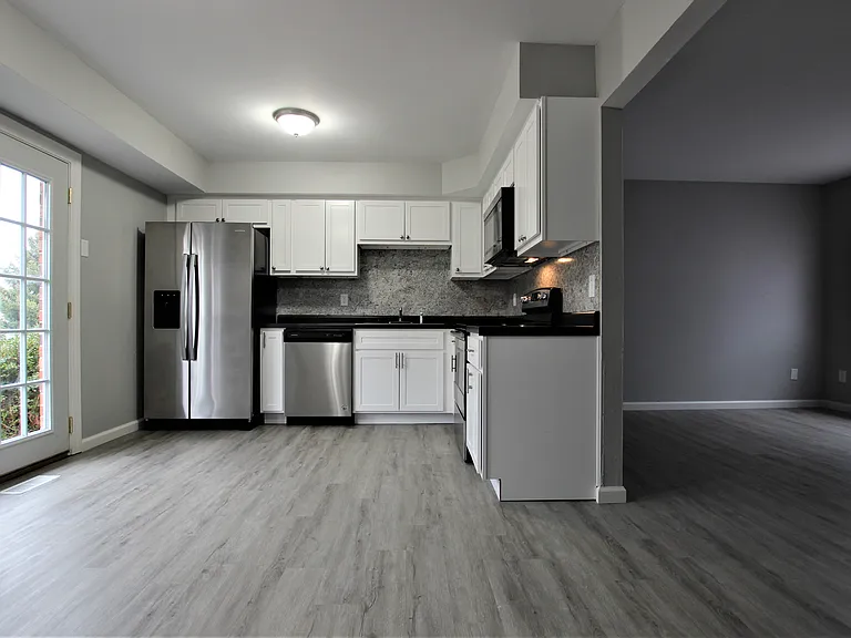 195 N Service Rd #C — Photo 5