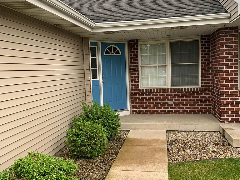 1645 Mid Court Dr — Photo 1