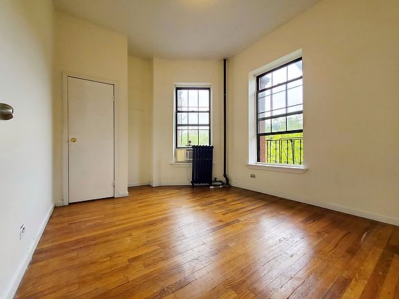 5th image of 262 Gates Ave APT 3R