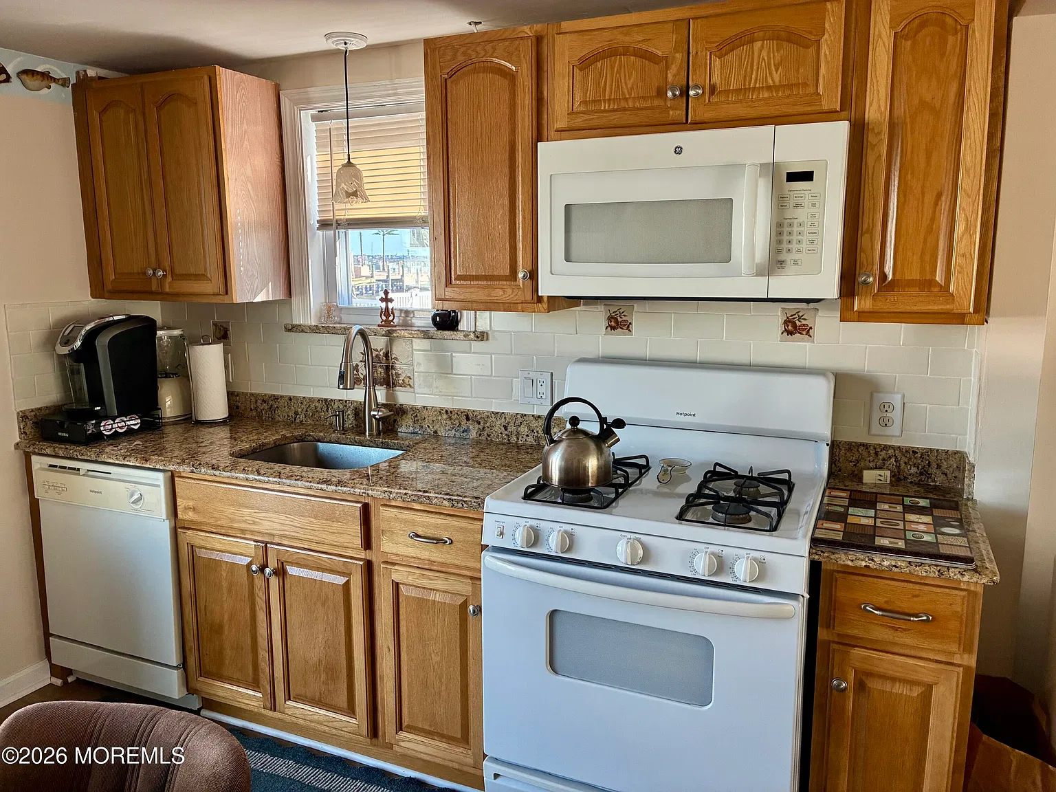 2 bed, 1.0 bath, 572 sqft, $1,950 — Photo 2