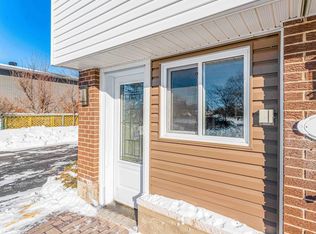 2346 Edwin Cres #B, Ottawa, ON K2C1H7