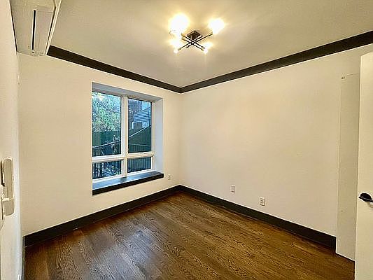 3rd image of 1075 Bergen St #1AB