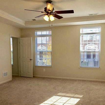4th image of 2537 Eastbourne Dr