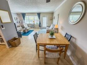 19 Oakridge Cir, Deerfield Beach, FL