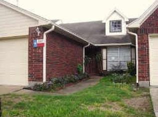 3327 S Country Meadows Ln, Pearland, TX 77584