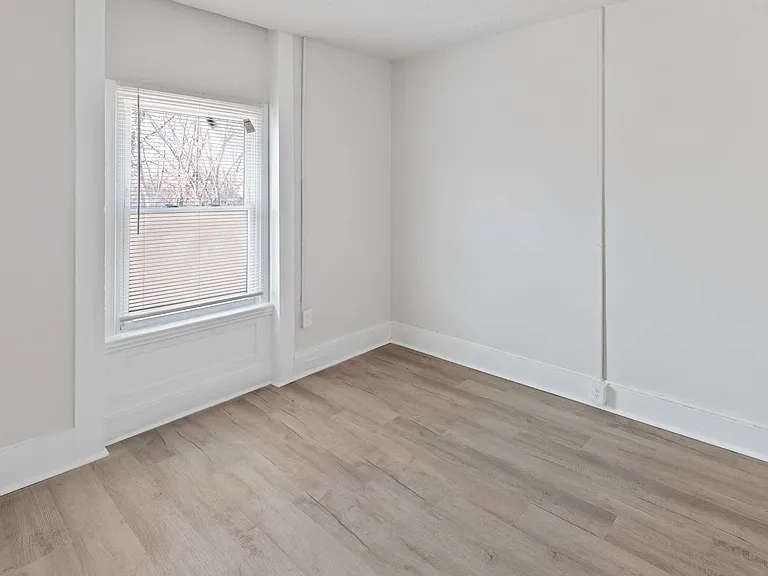 1777 Wathen Ln #8 — Photo 2