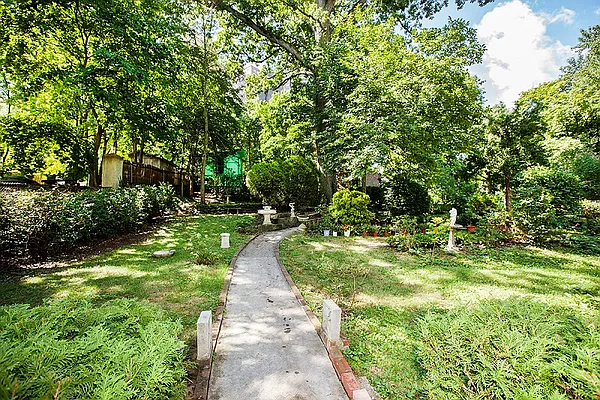 Rented by Gomez Group LLC | media 21