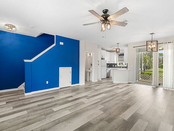 4th image of 12257 Country White Cir