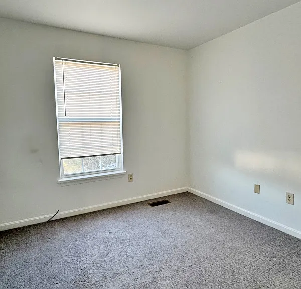655 Fisher Dr — Photo 8