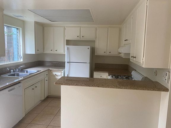 3rd image of 1940 Broadway St #3