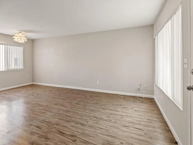 4033 Iowa St #4 — Photo 7