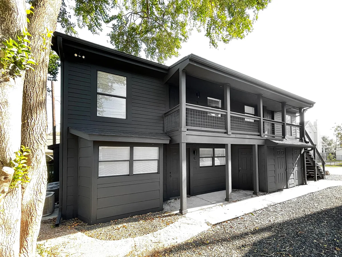 Building Photo - 703 E 26th St