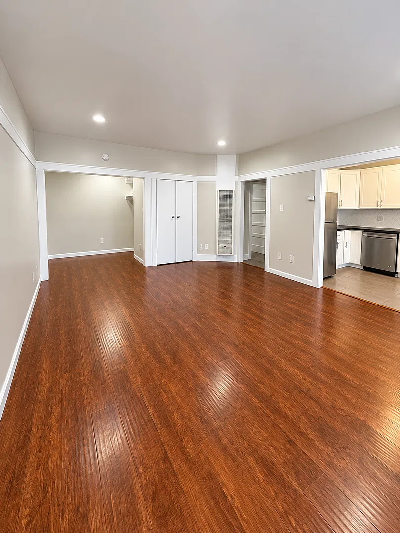 LB2301 — Photo 4