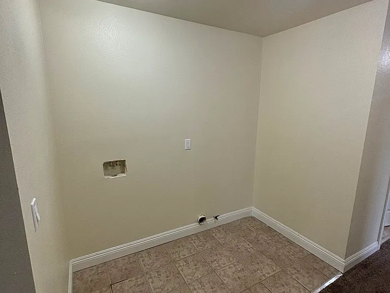 755 E 76th Pl — Photo 9