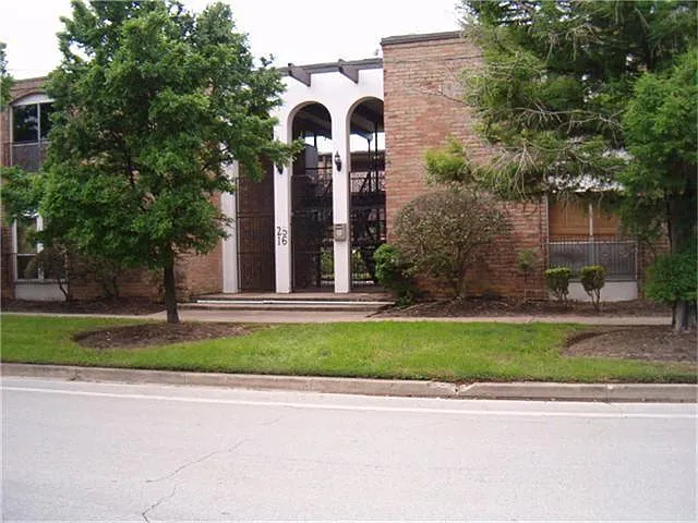 Building Photo - 2516 Commonwealth St #105