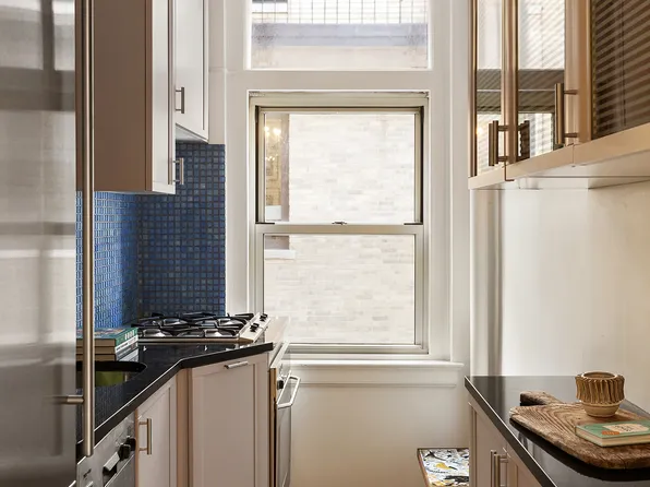 44 Gramercy Park North image 8 of 10