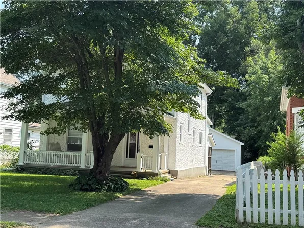 1811 South St, Lexington, MO 64067