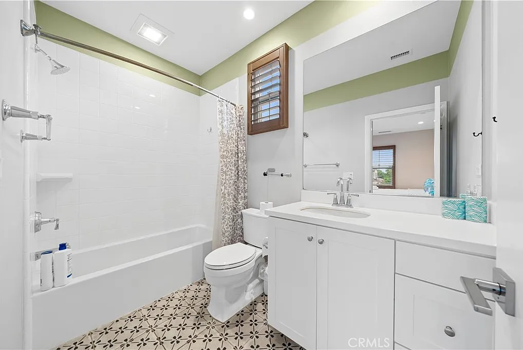 4 bed, 3.5 bath, 2274 sqft, $6,500 — Photo 4