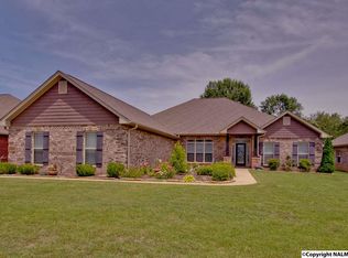 2605 Park Hampton Dr, Owens Cross Roads, AL 35763