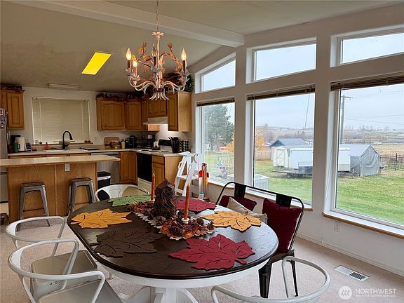 3rd image of 502 NW Armstrong Avenue