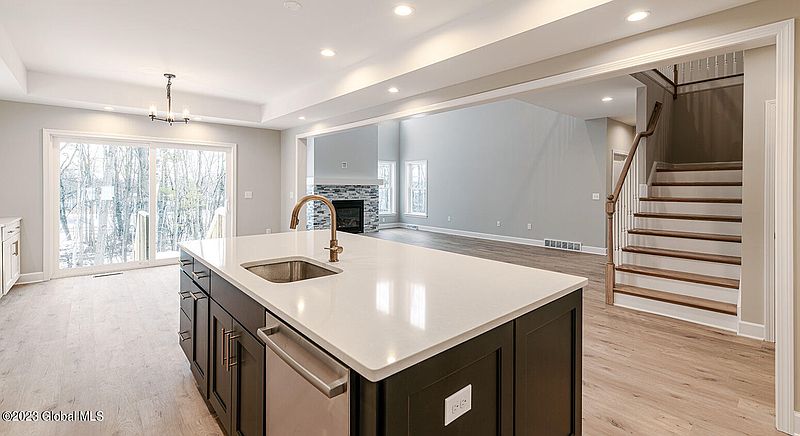4th image of 7 Farmington Court