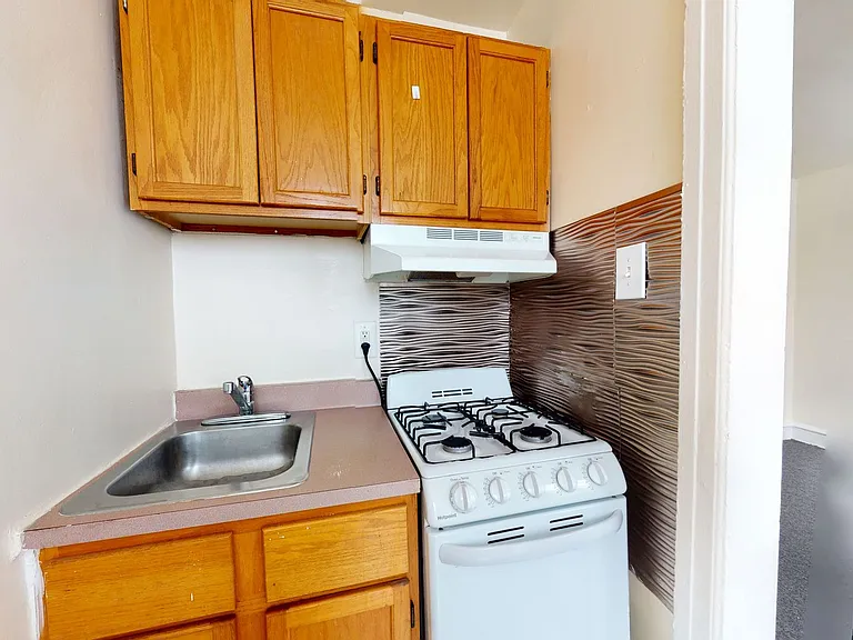 Sherwood Court Apartments — Photo 25