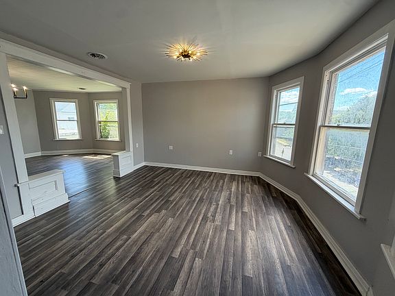 4th image of 18 1/2 Kline St #2