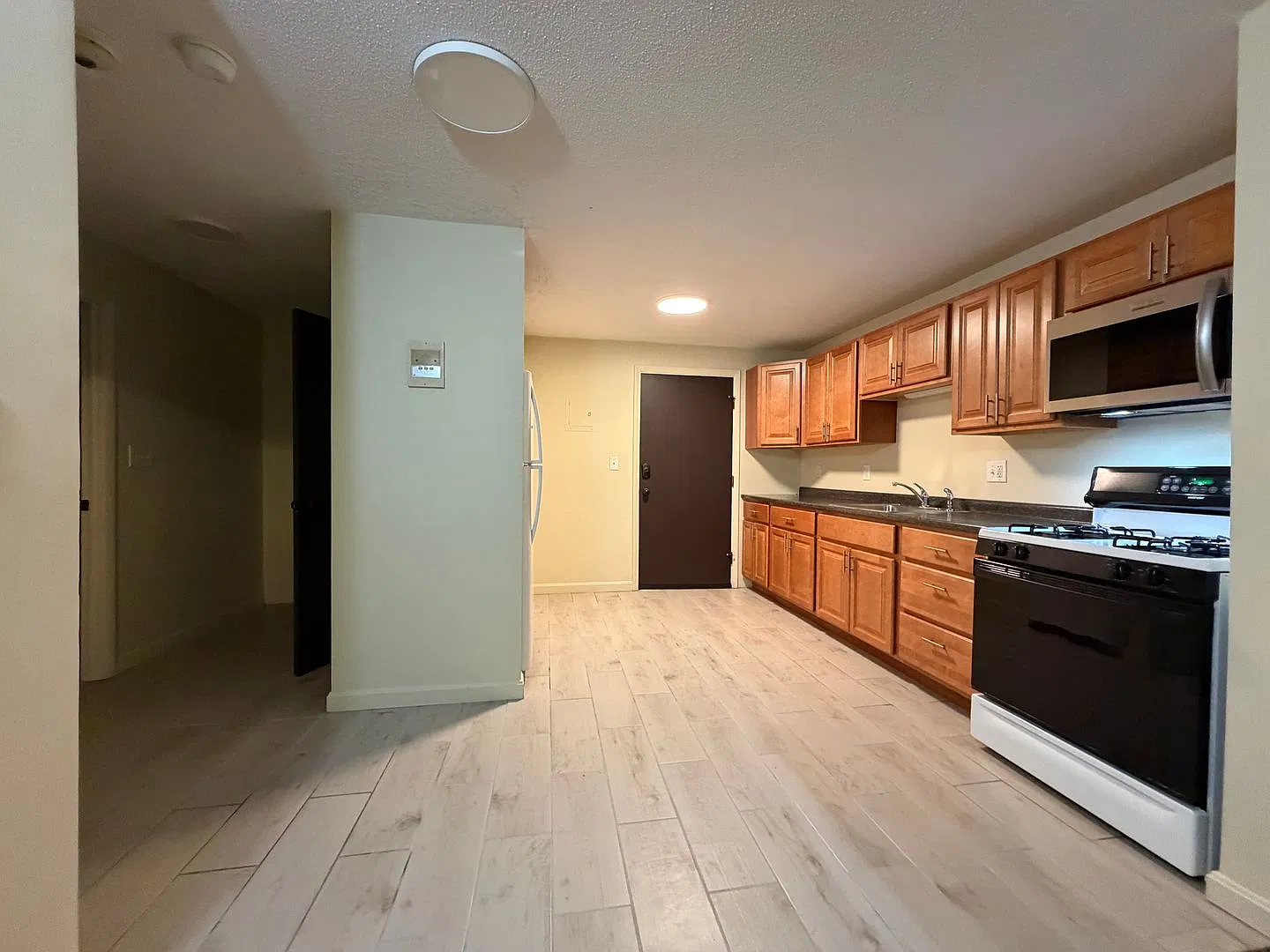81 Fisherville Rd — Photo 2