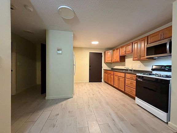 2nd image of 81 Fisherville Rd #7