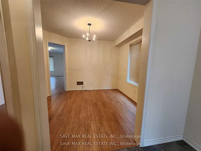 51 Wagner Cres — Photo 2