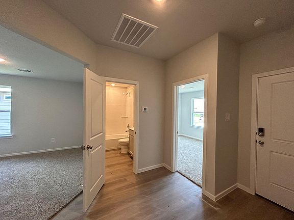4th image of 301 Doss Dr