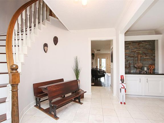 5th image of 2302 Binley Dr