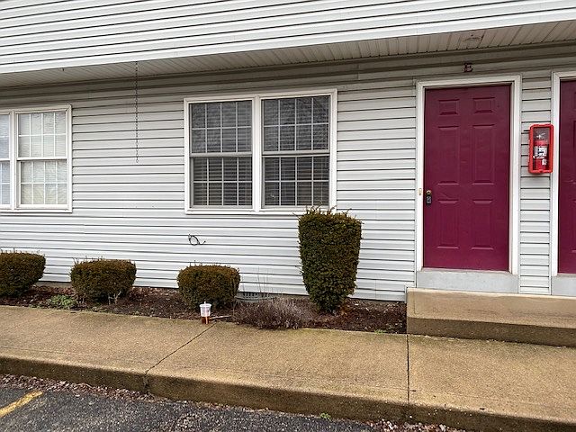 1st image of 402 N Owens Dr APT E