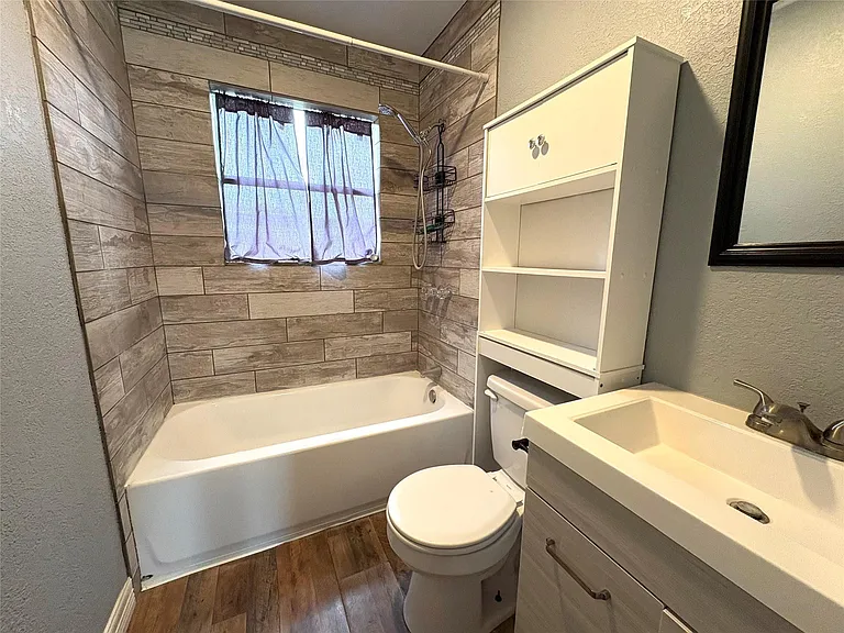 406 N Fig St — Photo 16