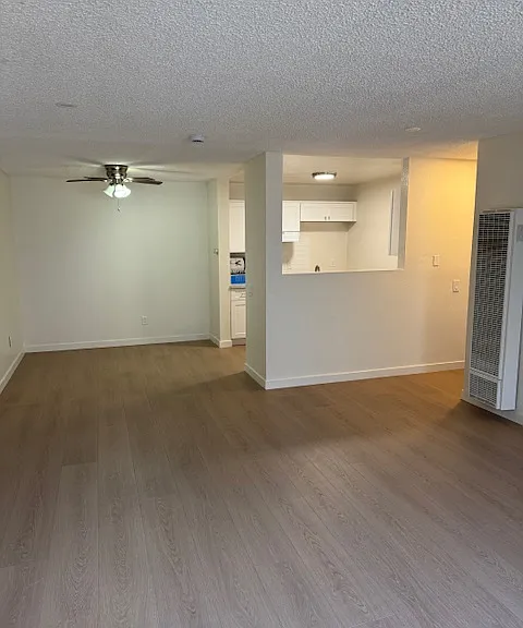 900 Rose Ave #1 — Photo 4