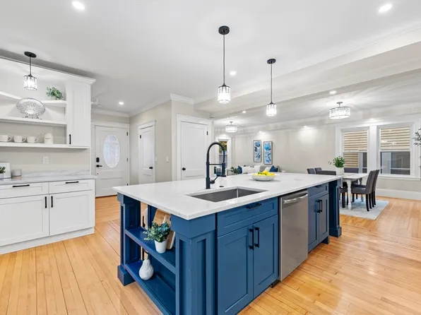 15 Phelps St #1, Salem, MA 01970