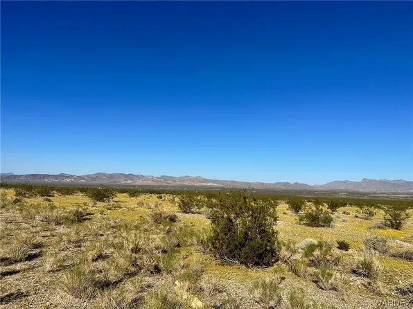 92 Lobo Rd, Dolan Springs, AZ 86441