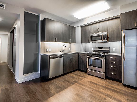 3rd image of 103 Polk St #906