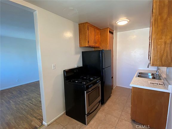 5th image of 1341 Stanley Ave