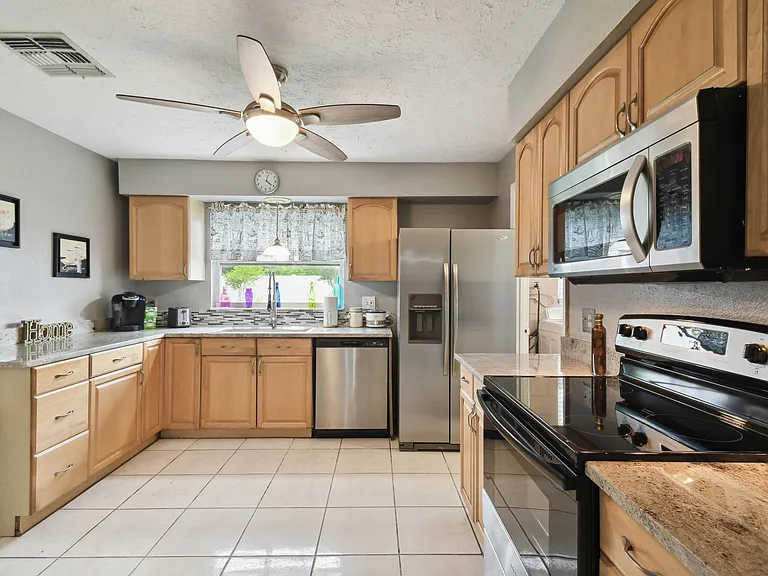 Granite counter tops, stainless steel appliances, plenty of cabinets