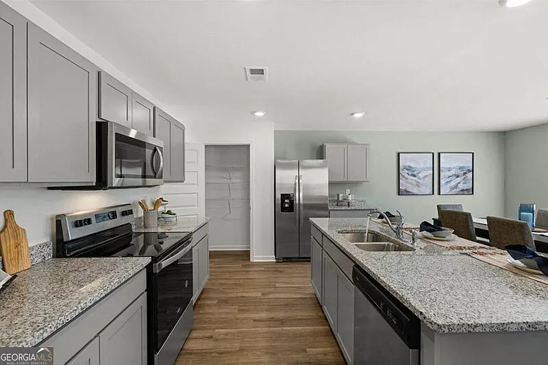 3 bed, 2.5 bath, 1634 sqft, $2,099 — Photo 4