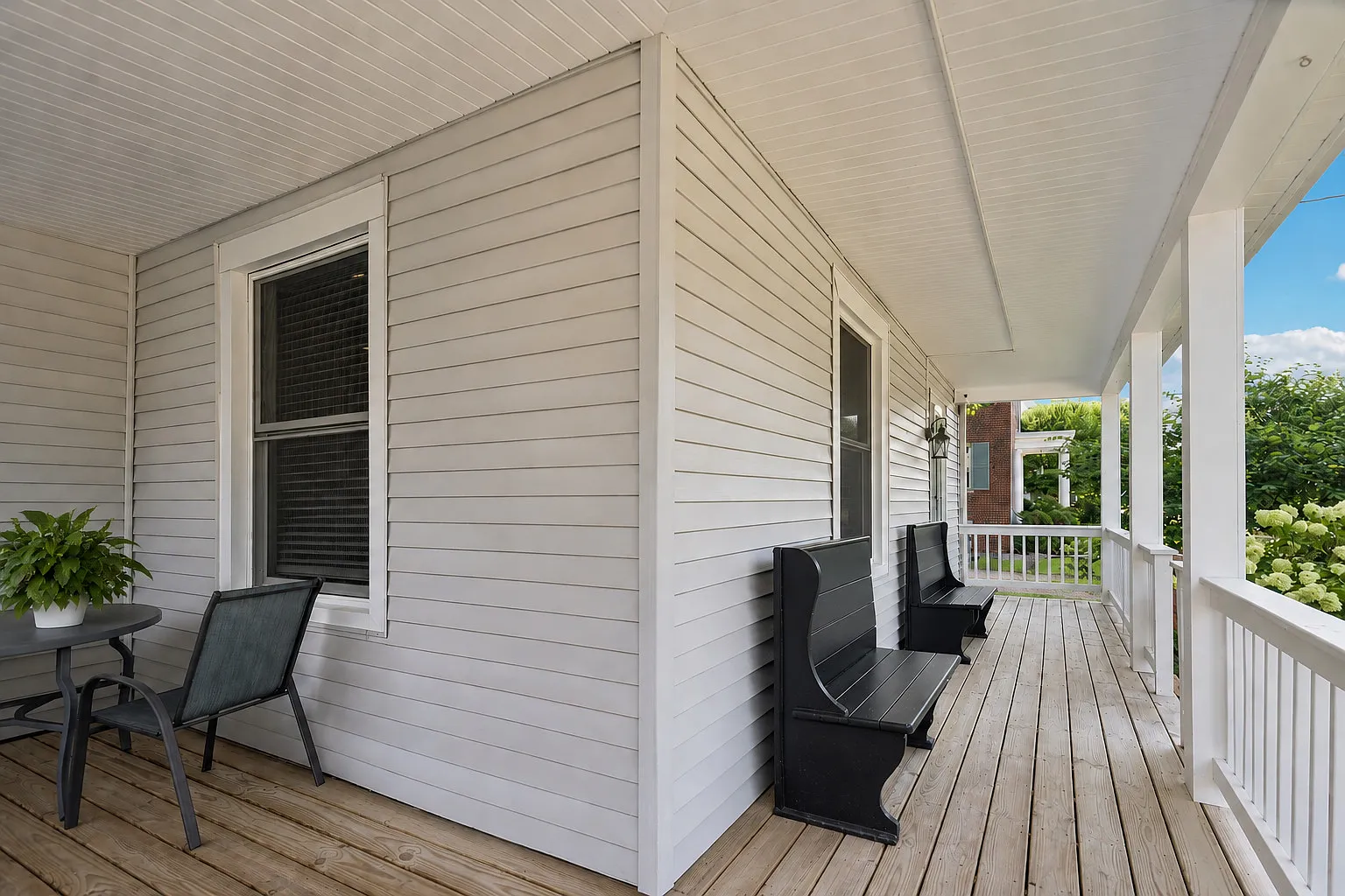 4 bed, 2832 sqft, $4,000 — Photo 2